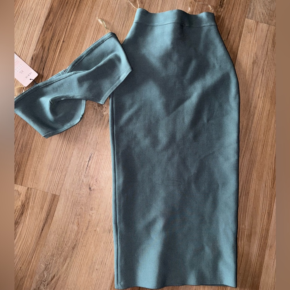 House of cb set never worn
